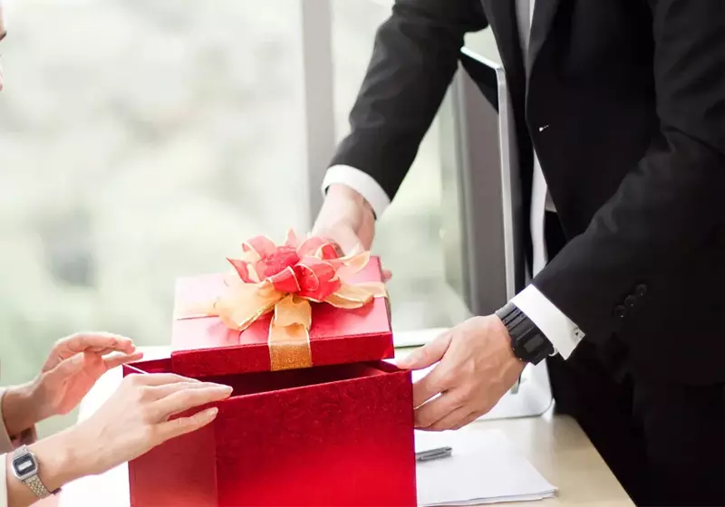 Biếu quà tặng sếp