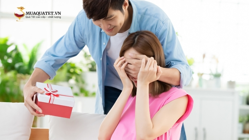 Tặng quà cho vợ