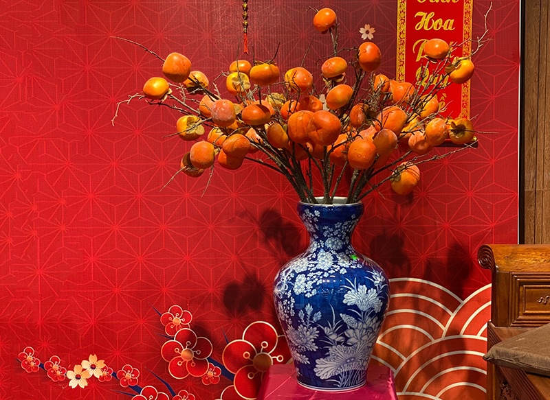 Bình sứ trang trí nhà đón Tết