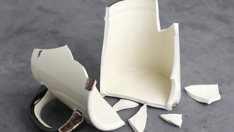 Kiêng làm đổ vỡ đồ đạc 