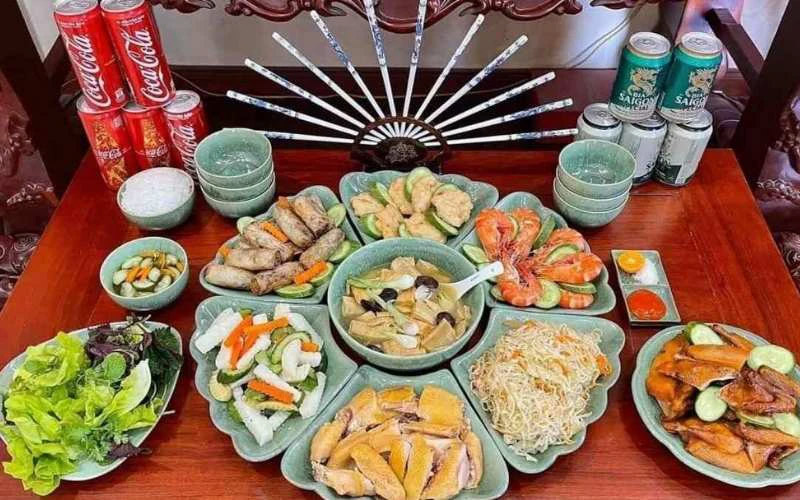 Mâm cơm cúng mùng 1 Tết của miền Trung
