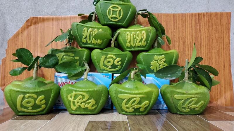 Tết nên bán gì lời? Top 12 mặt hàng kinh doanh dịp Tết 2026 37 Bán trái cây tạo hình dịp Tết