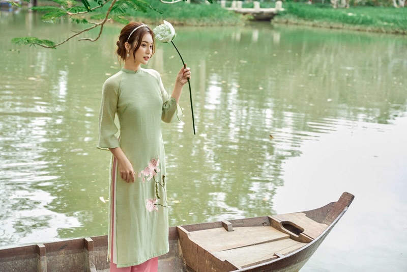 Mùng 1 Tết 2026 Mặc Màu Gì Để May Mắn Cả Năm? 30 tuổi tỵ mùng 1 mặc màu gì