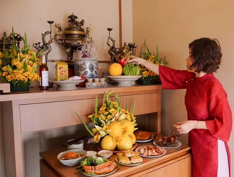 Cúng cơm ngày mùng 2 Tết trang trọng