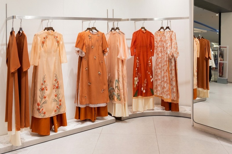 Tết nên bán gì lời? Top 12 mặt hàng kinh doanh dịp Tết 2026 40 tết bán áo dài