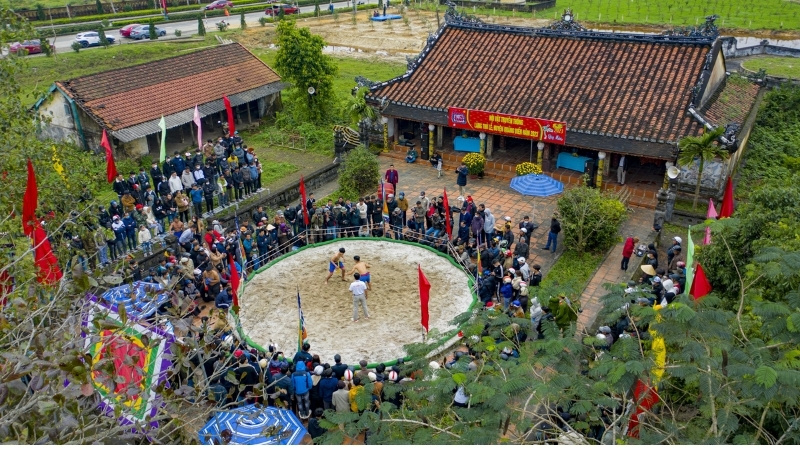 15 Lễ hội ngày Tết truyền thống Việt Nam đậm đà bản sắc 31 Hội Vật làng Sình ở Huế