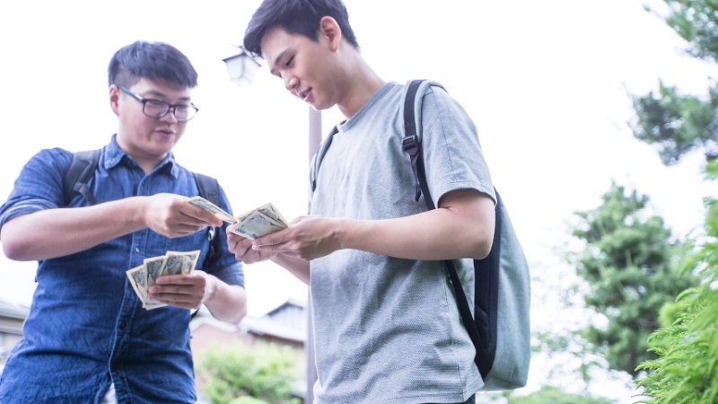 Không vay mượn, trả nợ người khác vào đầu năm