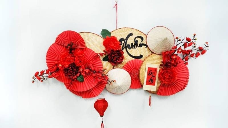 Trang trí phòng khách ngày Tết với mẹt tre 