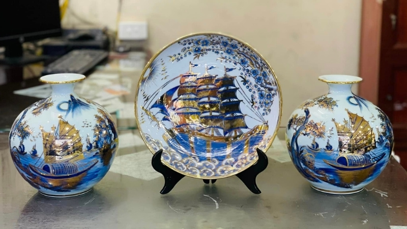 Trang trí phòng khách bằng dĩa cảnh sứ hoặc lọ gốm 