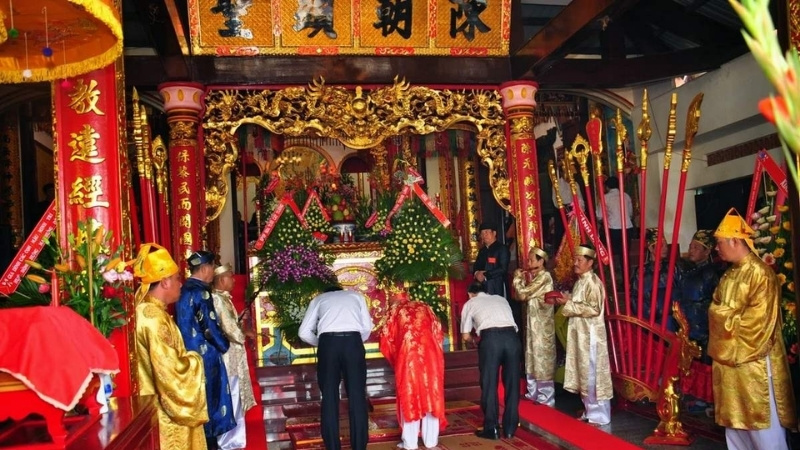 15 Lễ hội ngày Tết truyền thống Việt Nam đậm đà bản sắc 38 Lễ hội đền Đức Thánh Trần