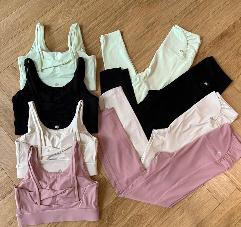 tặng mẹ đồ yoga nếu mẹ tập thể thao