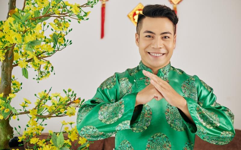 Chuẩn bị quà tặng và câu chúc khi đến xông nhà