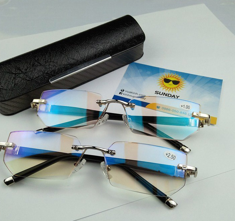 Tặng kính lão cho mẹ