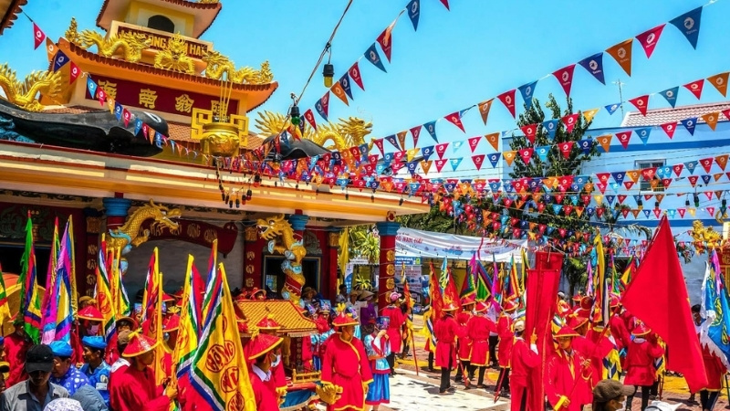 15 Lễ hội ngày Tết truyền thống Việt Nam đậm đà bản sắc 41 Lễ hội Dinh Bà Ông Lang ở Phú Quốc