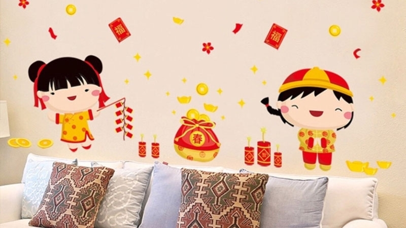 Dán decal Tết trên tường phòng khách