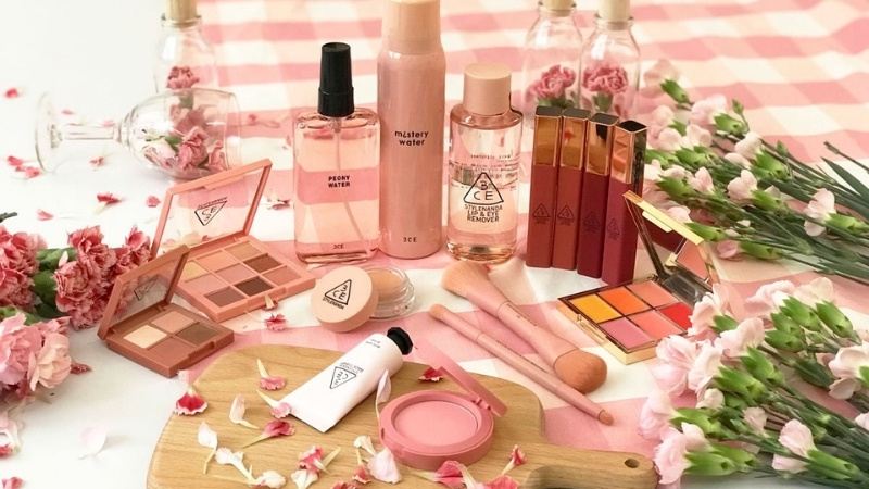 Tặng quà sinh nhật cho với bộ mỹ phẩm