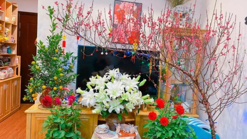  Trang trí phòng khách ngày Tết với hoa tươi 