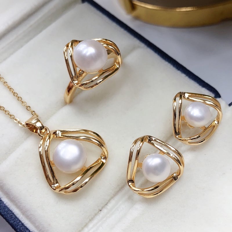 Tặng trang sức vàng cho mẹ