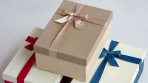 Cách gói quà sinh nhật trong hộp cao cấp