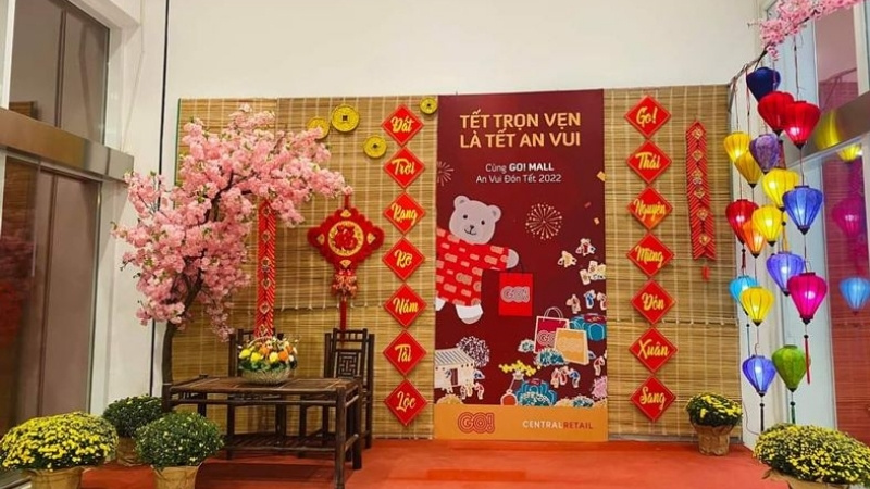 Trang trí Tết văn phòng với câu đối đỏ