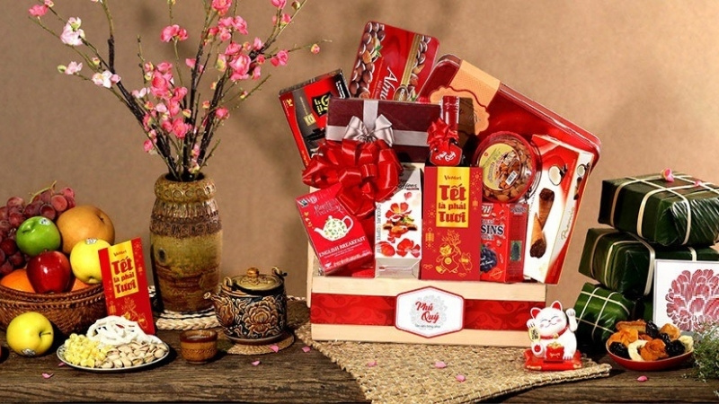 Trang trí phòng kahsch với set quà Tết