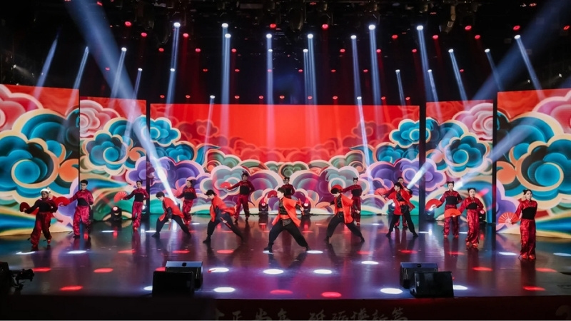 Chuẩn bị các tiết mục văn nghệ cho buổi tiệc