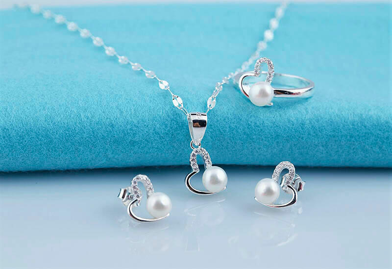 Trang sức dành tặng quà cho sếp nữ