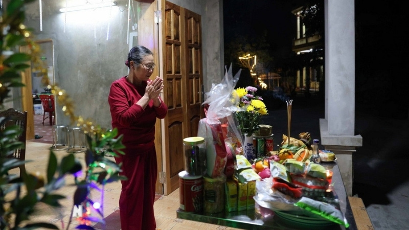 Cúng giao thừa ngoài trời