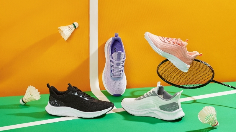 Tặng quà sinh nhật vợ với giày thể thao