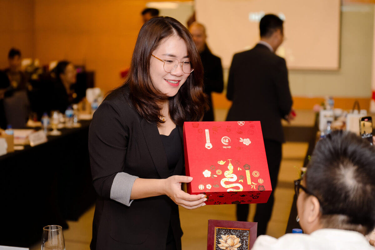 Tặng quà tết cho đối tác