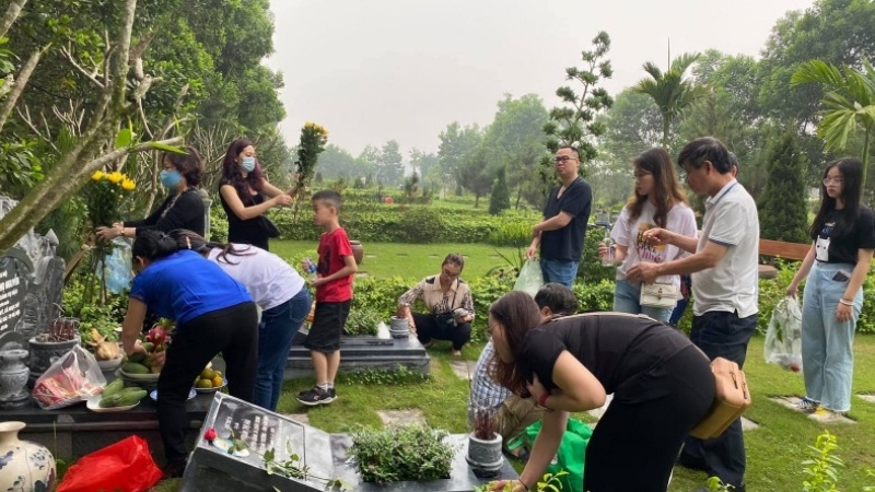 Mùng 1 Nên Làm Gì Để Cả Năm May Mắn và Thuận Lợi? 32 Đi tảo mộ ngày mùng 1 Tết