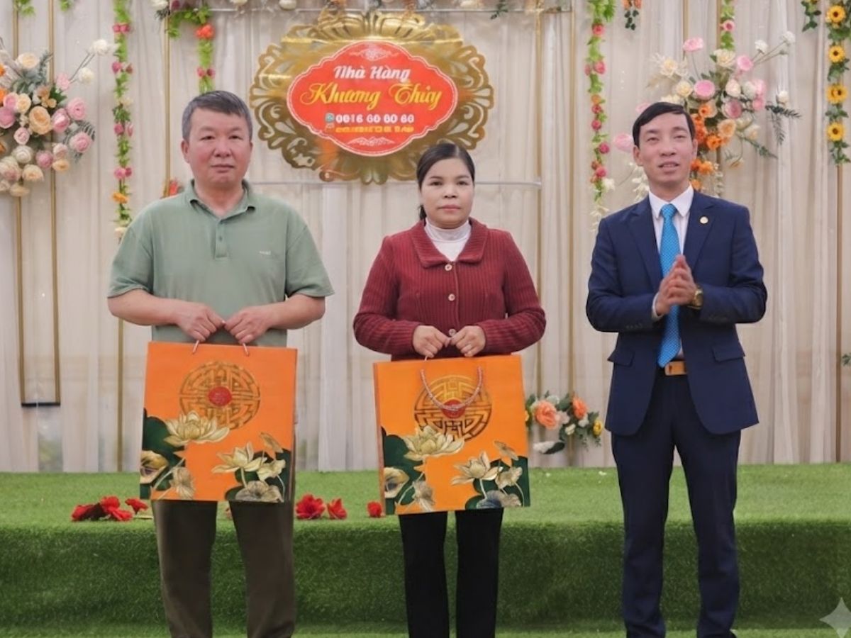 Lời chúc trực tiếp khi trao quà Tết