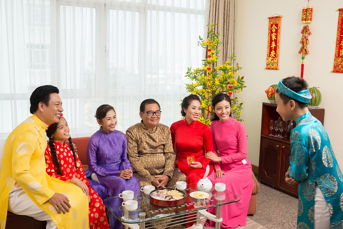 Chúc Tết người lớn lễ phép