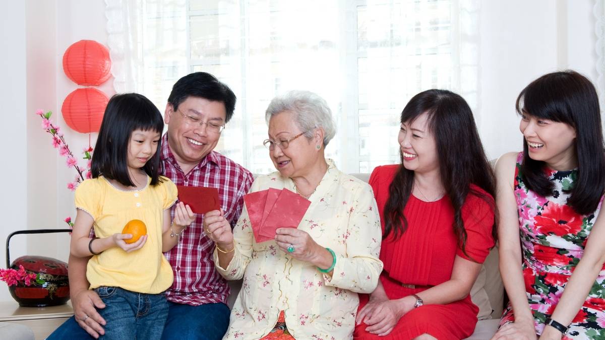 Điều cần tránh khi chúc Tết người lớn