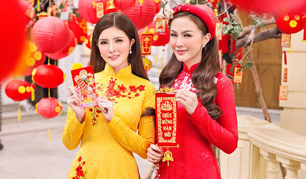 Chúc nhau những lời tốt đẹp vào đầu năm