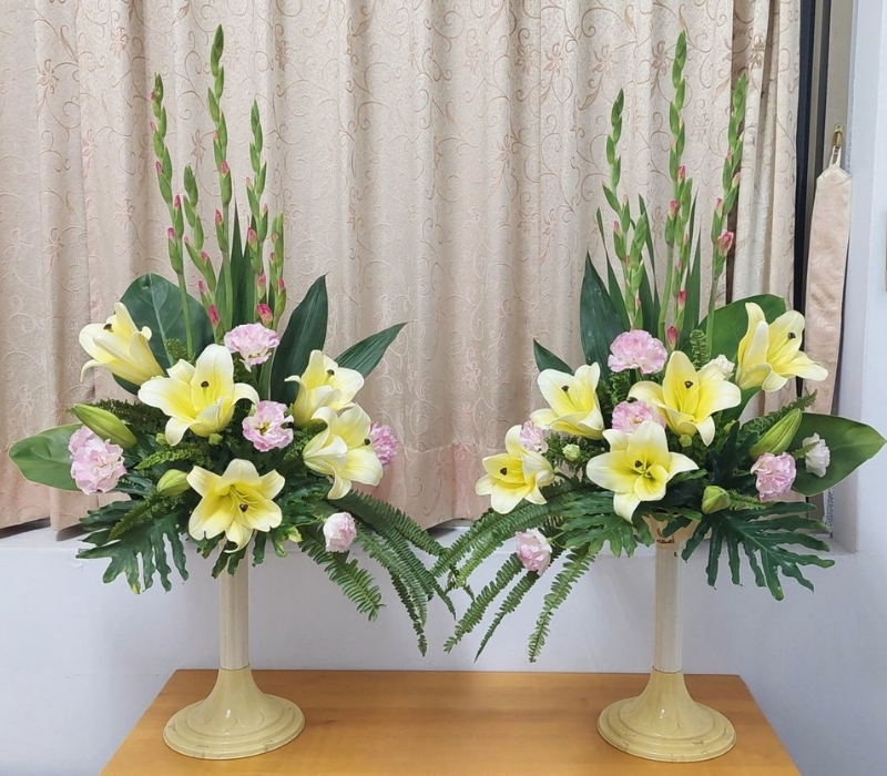 Mẫu hoa ly chưng bàn thờ