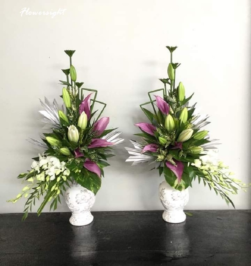 Bình hoa ly bàn thờ Tết