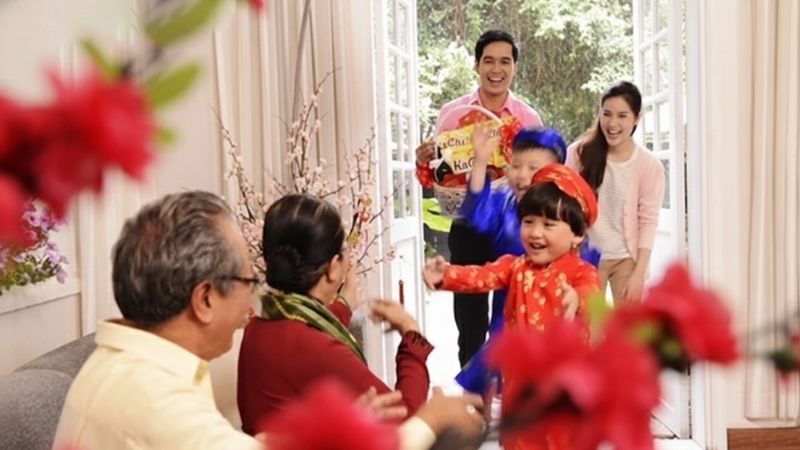 Chuẩn bị quà Tết khi xuất hành đến nhà người thân