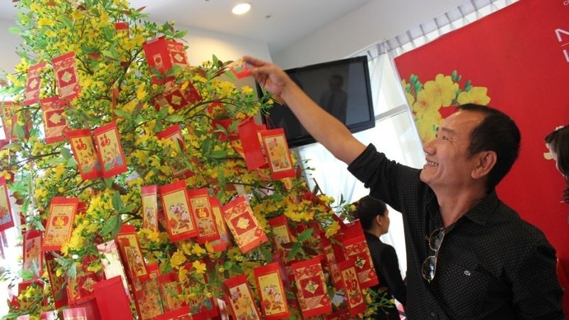 Hái lộc đầu năm