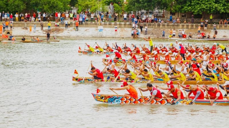 Đua thuyền trò chơi nhân gian ngày tết