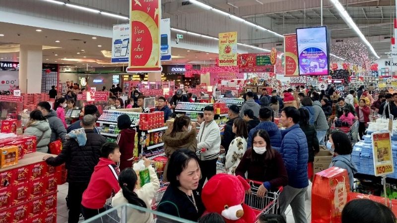 Hình ảnh mọi người sắm Tết