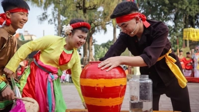 Bắt trạch trong chum trò chơi nhân gian ngày tết