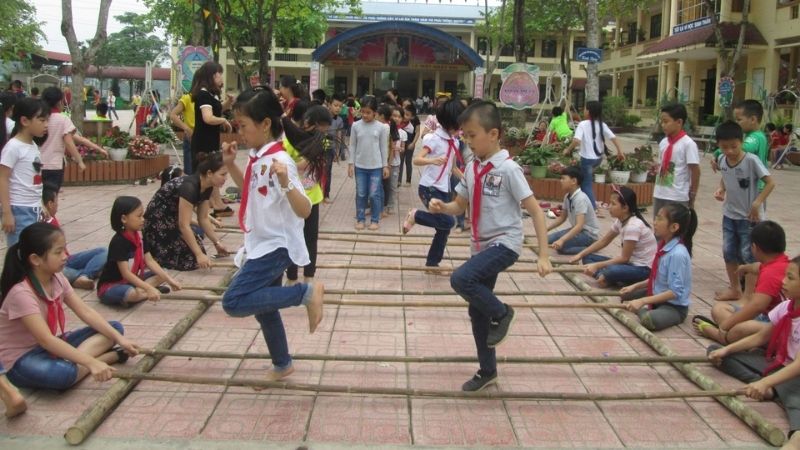 tNhảy sạp trò chơi ngày tết cho học sinh 