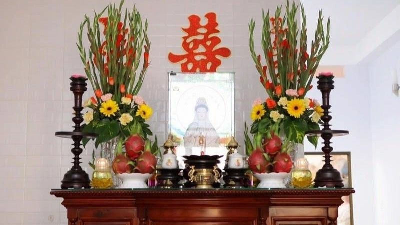 Hoa chưng bàn thờ ngày Tết