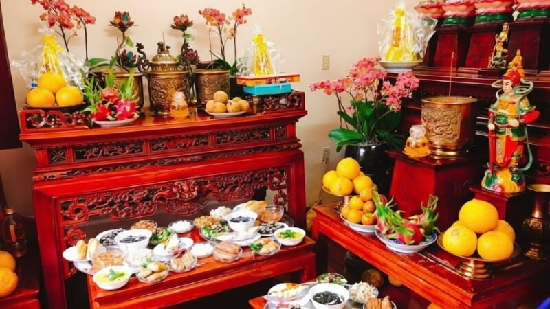 Cúng bái tổ tiên, thần linh vào Mùng 2 Tết