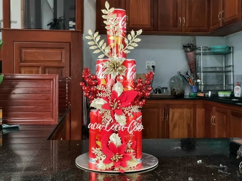 Tháp nước ngọt Coca Cola đỏ truyền thống