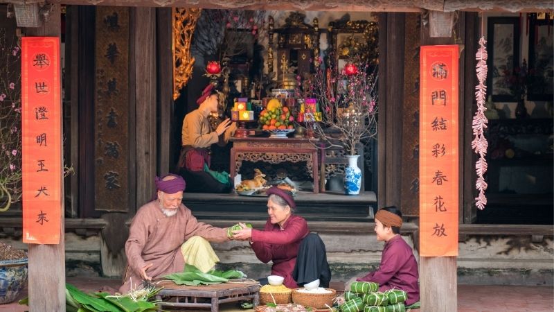 Hình ảnh Tết xưa gói bánh chưng