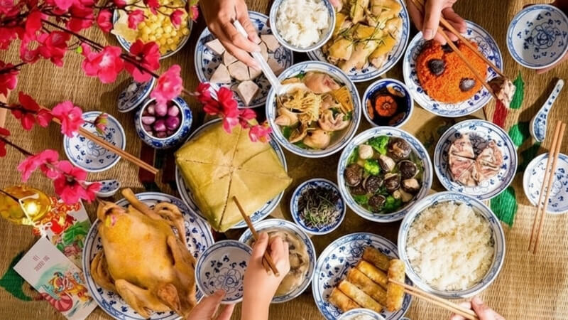 Ăn cơm khai niên Mùng 2 Tết