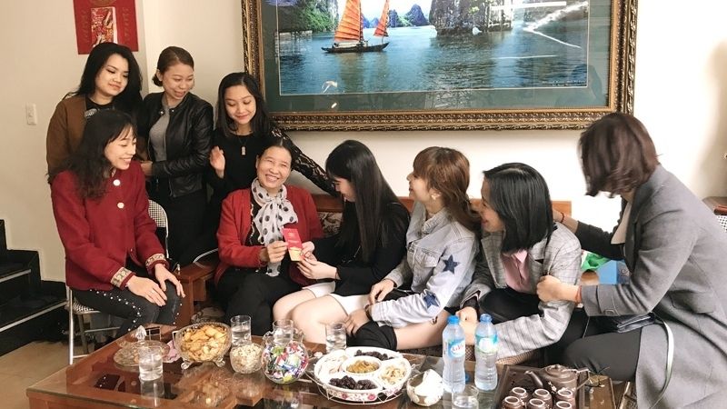 Đi thăm thầy cô vào Mùng 3 Tết