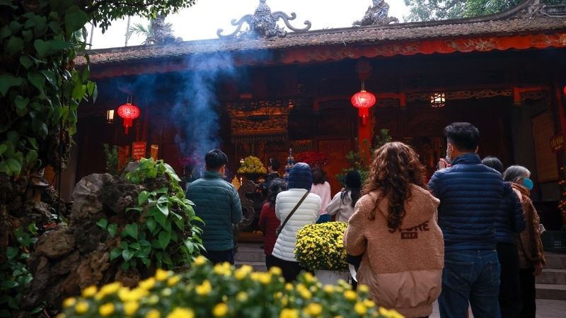 Đi lễ chùa cầu bình an, sức khỏe